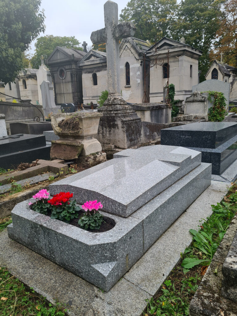 Tombe de Gérard Emile et Hermine de Mallmann, Jacques de Mallmann, Renaud de Mallmann au cimetière de Montmartre à Paris